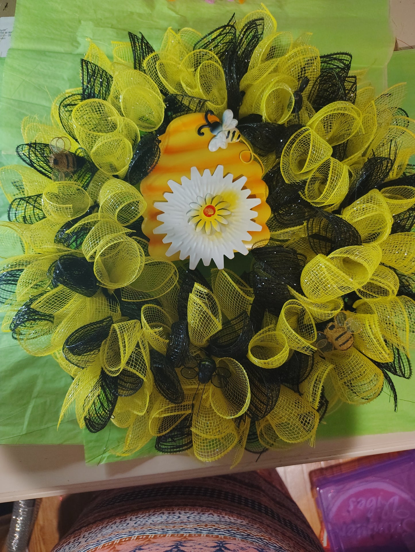 Bee wreath 14 in